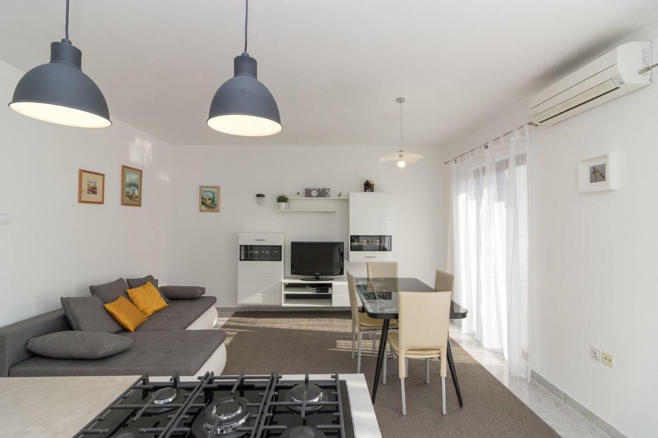Apartment Beautiful Garden By Rent Istria Porec Exterior photo